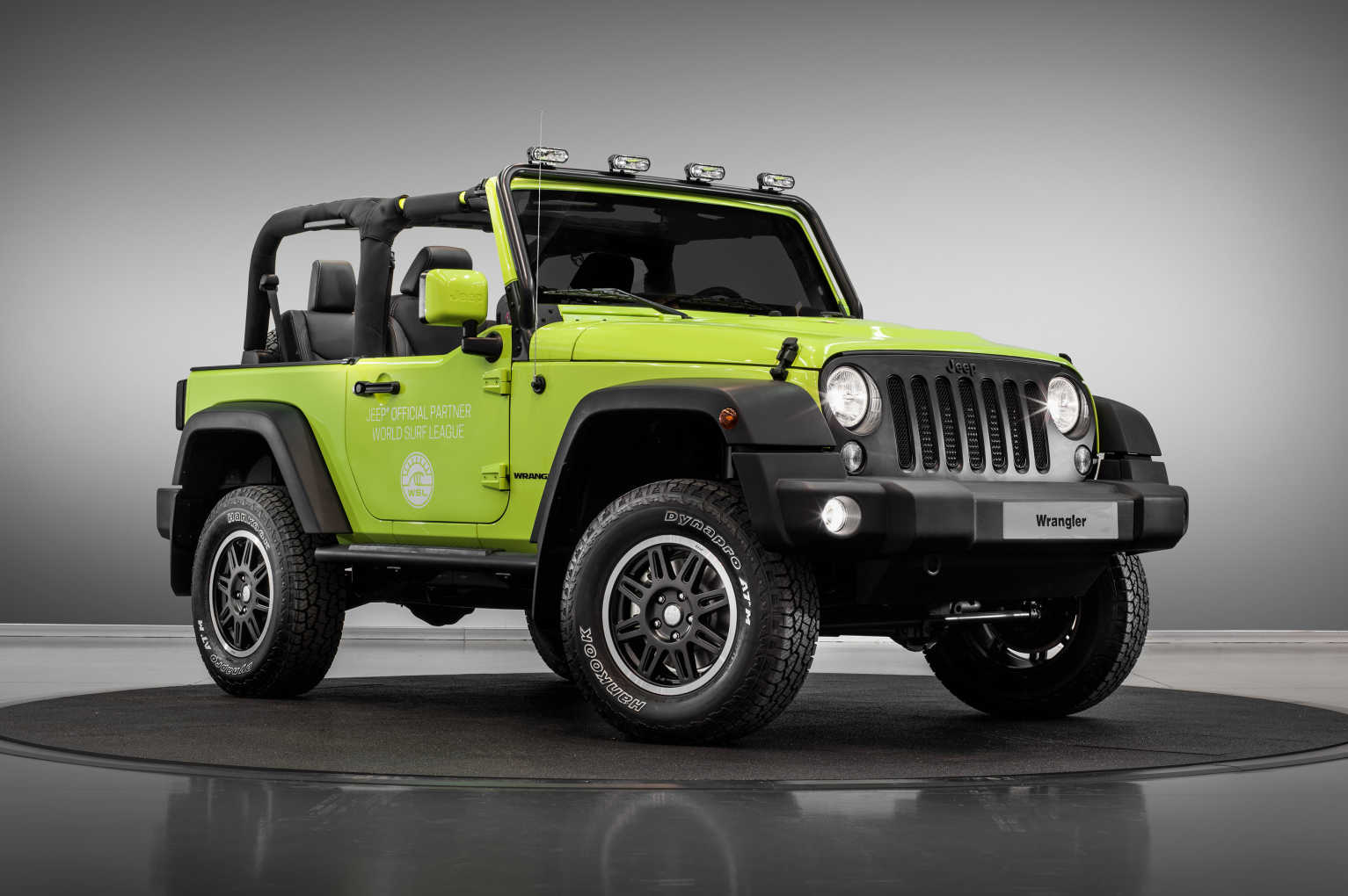 JEEP Heads to Paris Fully Accessorised with TrailHawk, Desert Hawk and Night Eagle